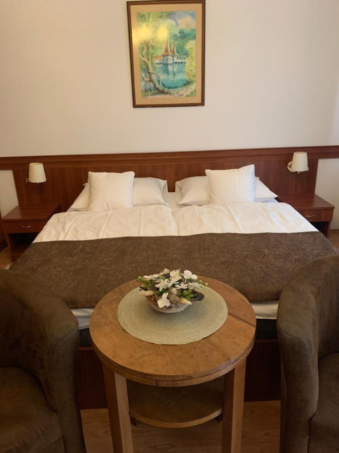 Konig Apartman Hévíz Buitenkant foto